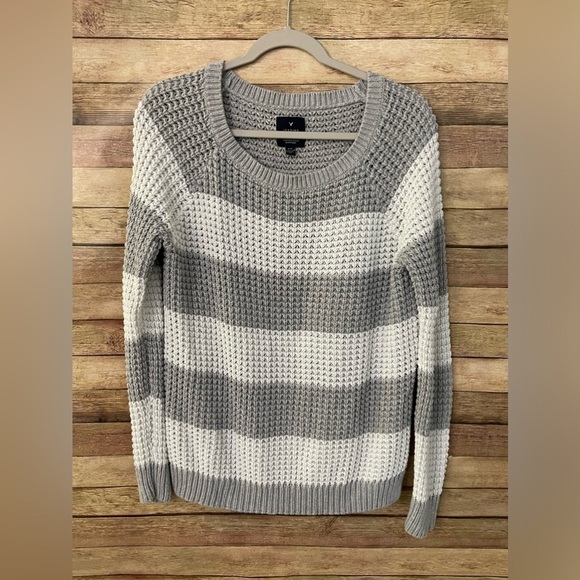 American Eagle Women’s Jegging Pullover Sweater Gray + White Stripes Size Medium - Picture 1 of 6